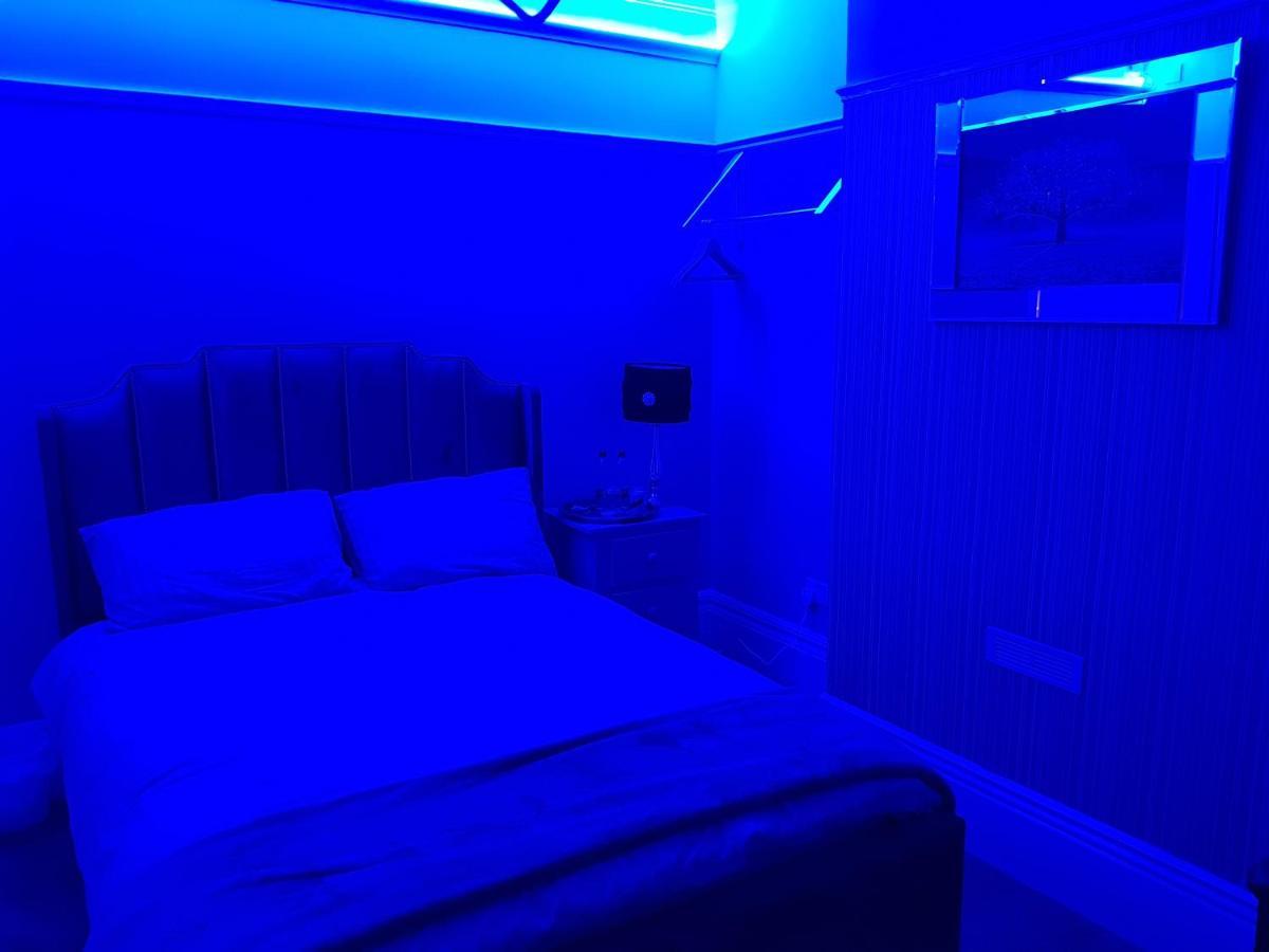 Highfields Living - All Rooms Ensuite- Free Wifi- Free Local Parking Sheffield Extérieur photo
